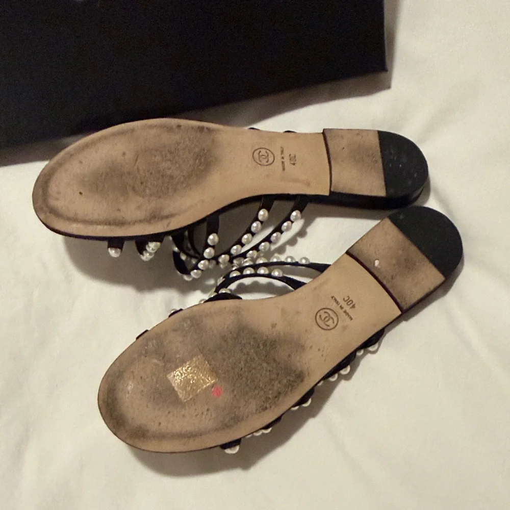 CHANEL Black Lambskin Sandals with Pearl Accents size 40 - Picture 4 of 8